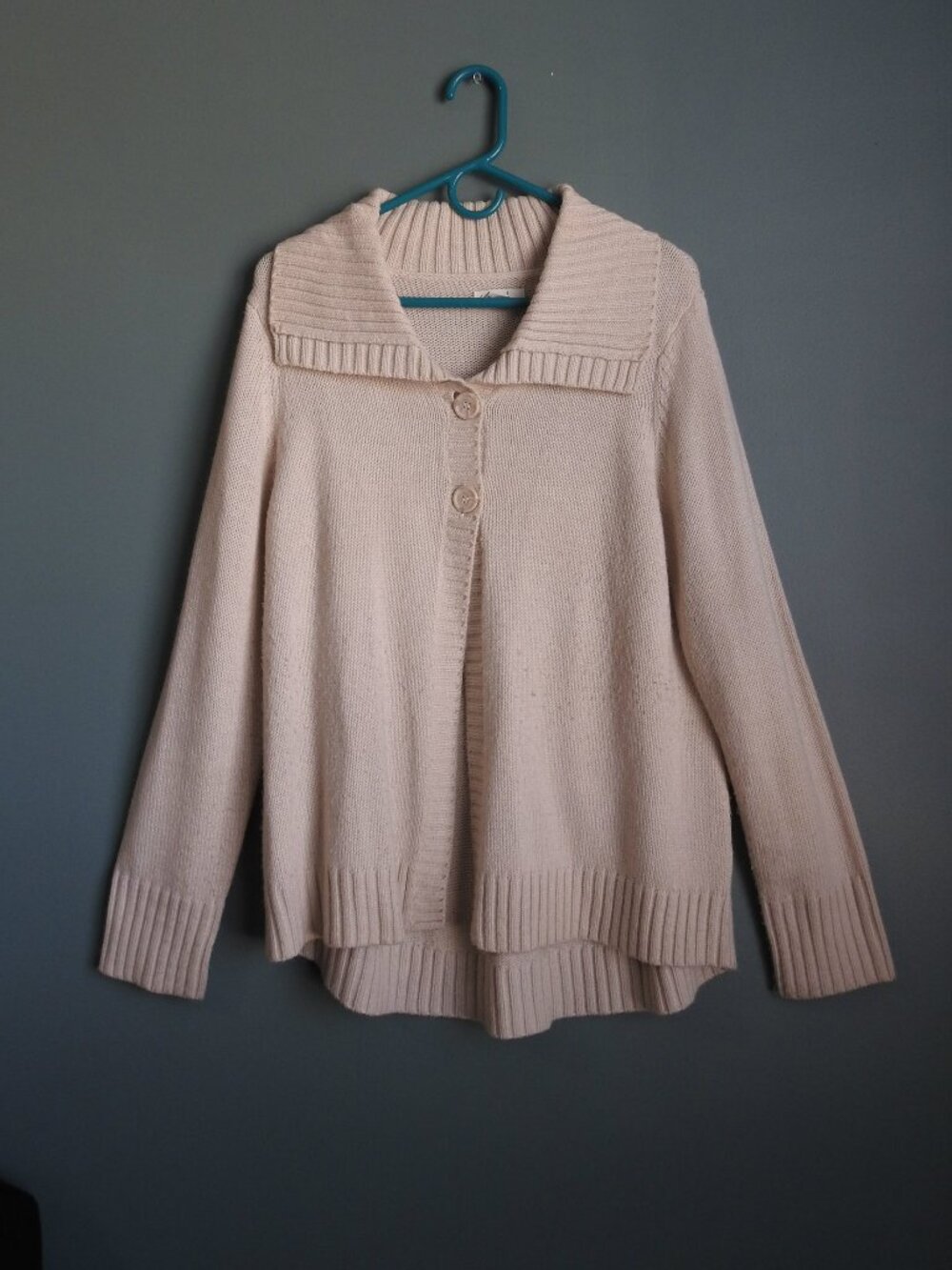 Kim Roger's Beige Cable Knit Sweater 2 Button Front Closure. Women's Size L